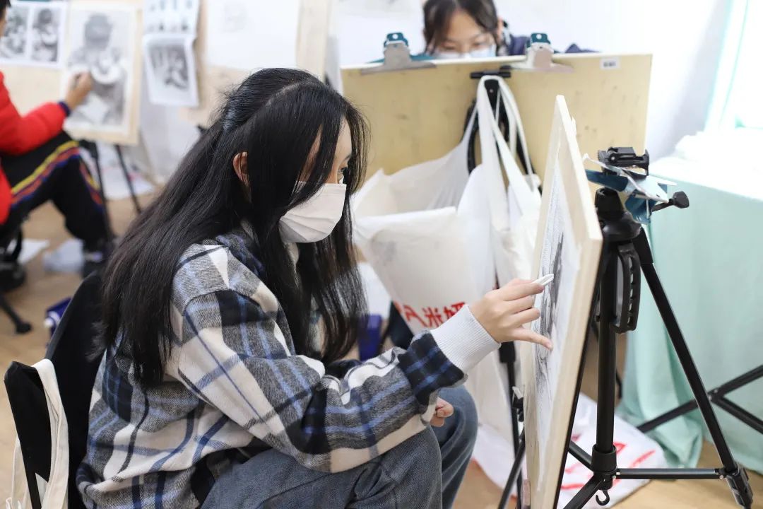 中国美术学院附属中等美术学校招生考试说明